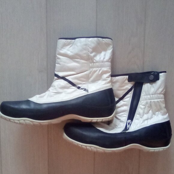 The North Face Women's Black And White Ankle  Booties Zip Up  Size Size 9.5 US - Picture 1 of 7